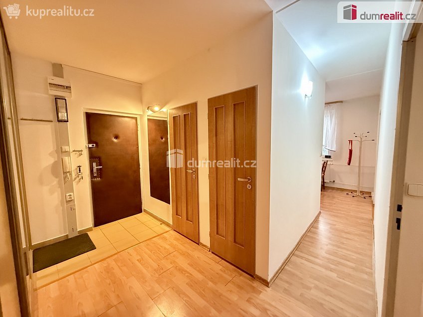 Pronájem bytu 2+1 61 m^2 Mirotická, Praha 4 