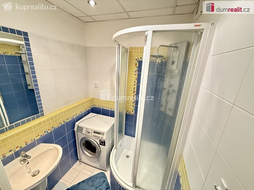 Pronájem bytu 2+1 61 m^2 Mirotická, Praha 4 