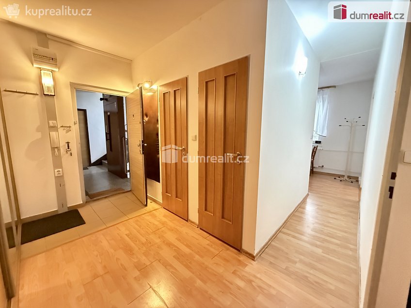 Pronájem bytu 2+1 61 m^2 Mirotická, Praha 4 