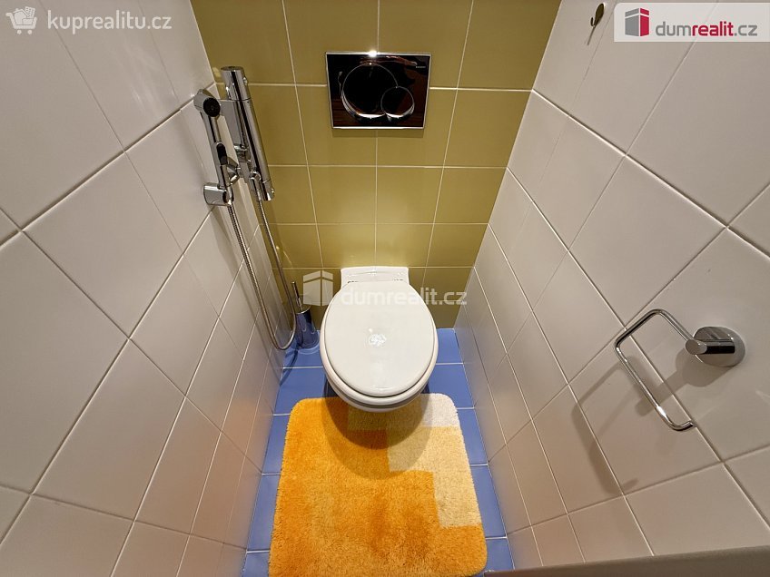 Pronájem bytu 2+1 61 m^2 Mirotická, Praha 4 