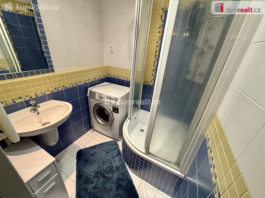 Pronájem bytu 2+1 61 m^2 Mirotická, Praha 4 