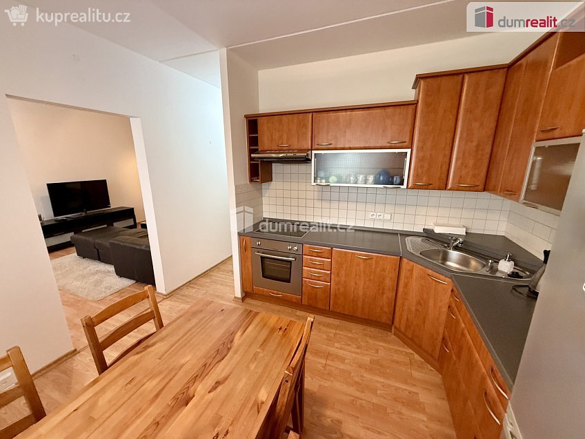 Pronájem bytu 2+1 61 m^2 Mirotická, Praha 4 