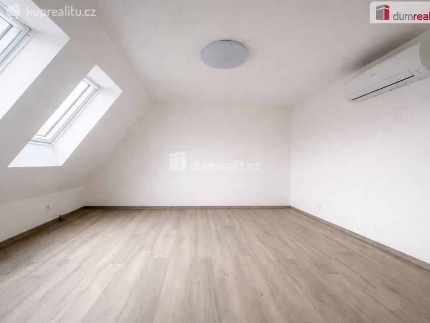 Pronájem bytu 2+kk 66 m^2 Baarova, Teplice 