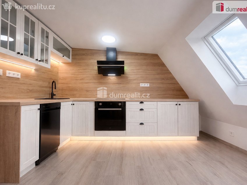 Pronájem bytu 2+kk 66 m^2 Baarova, Teplice 