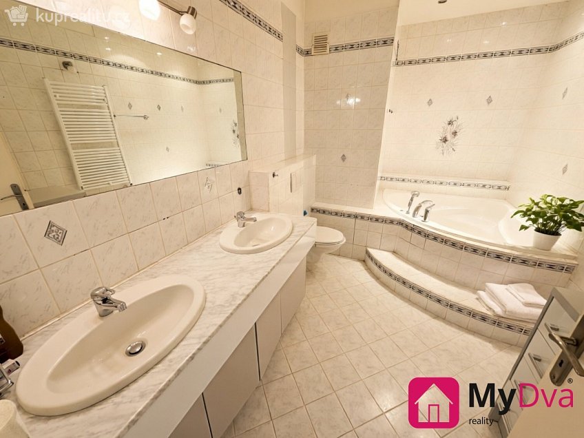 Pronájem bytu 3+1 110 m^2 Rooseveltova, Znojmo 