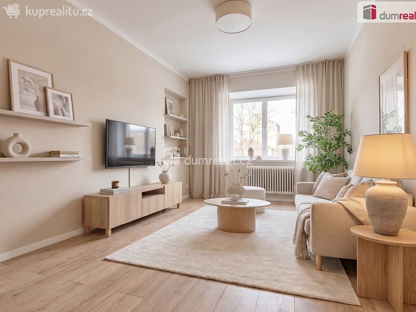 Prodej  rodinného domu 200 m^2 náměstí, Kravaře 