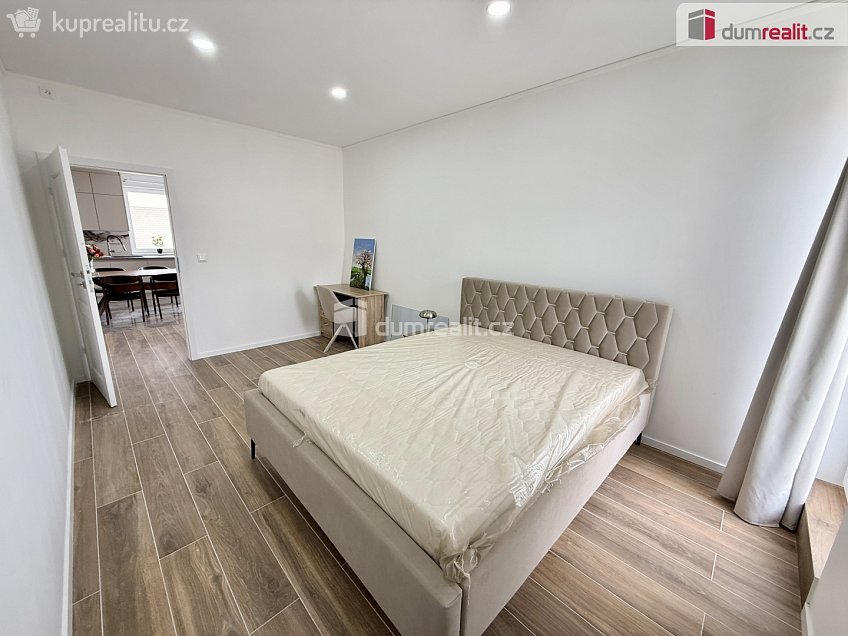 Pronájem bytu 3+kk 98 m^2 Dvořákova, Velké Přílepy 