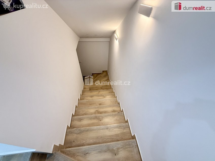 Pronájem bytu 3+kk 98 m^2 Dvořákova, Velké Přílepy 