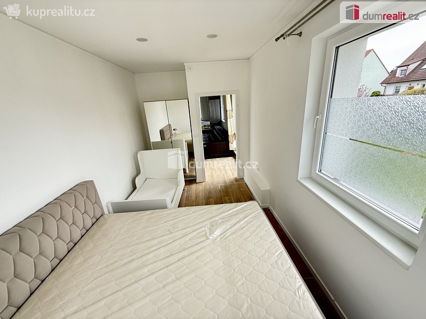 Pronájem bytu 3+kk 98 m^2 Dvořákova, Velké Přílepy 