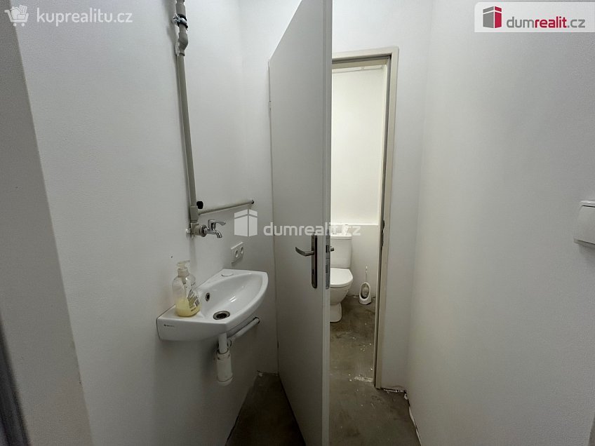 Pronájem  skladu 214 m^2 Polepská, Kolín 