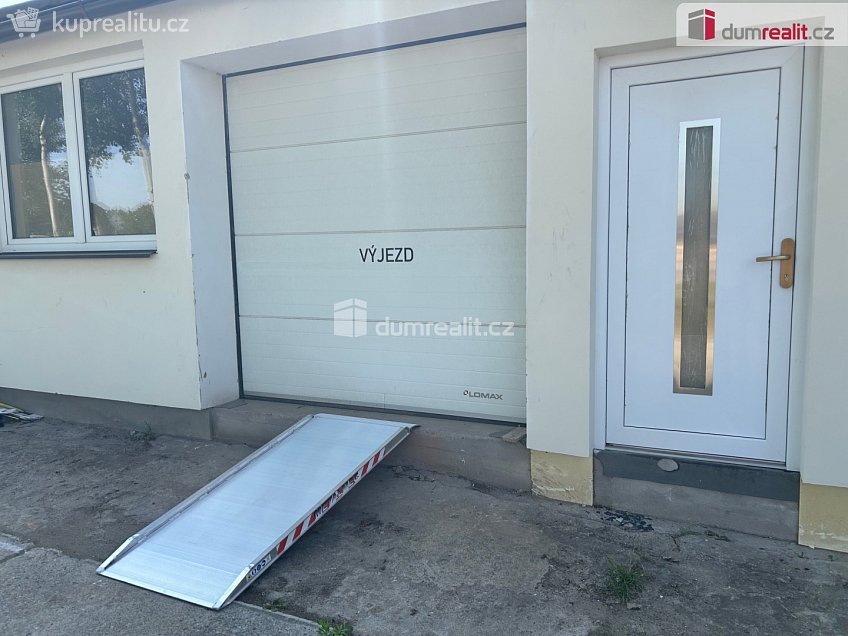 Pronájem  skladu 214 m^2 Polepská, Kolín 