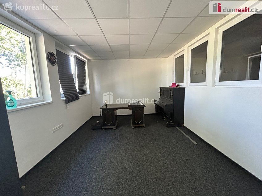 Pronájem  skladu 214 m^2 Polepská, Kolín 