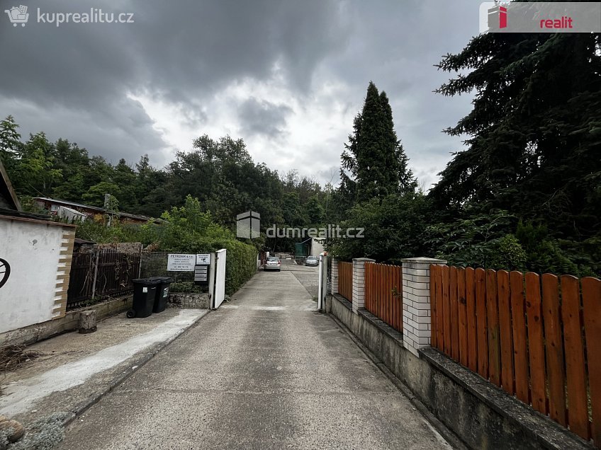 Pronájem  obchodních prostor 223 m^2 Řetenická, Újezdeček 