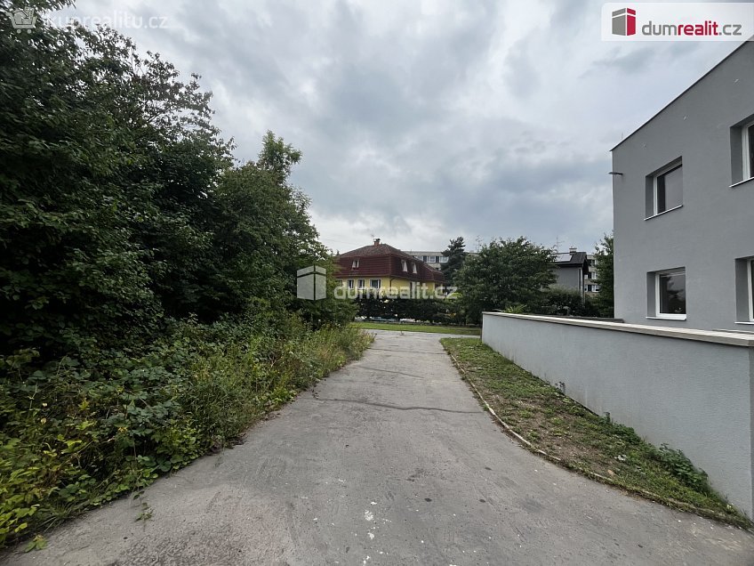 Pronájem  obchodních prostor 223 m^2 Řetenická, Újezdeček 