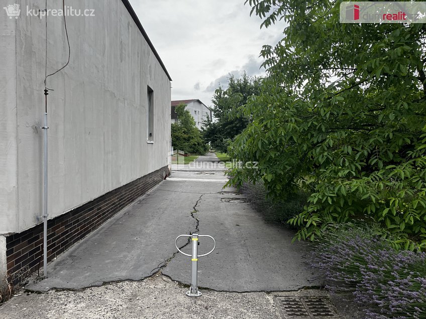 Pronájem  obchodních prostor 223 m^2 Řetenická, Újezdeček 