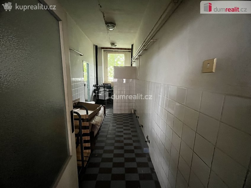 Pronájem  obchodních prostor 223 m^2 Řetenická, Újezdeček 