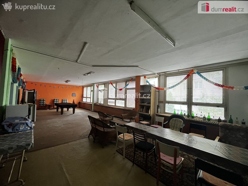 Pronájem  obchodních prostor 223 m^2 Řetenická, Újezdeček 