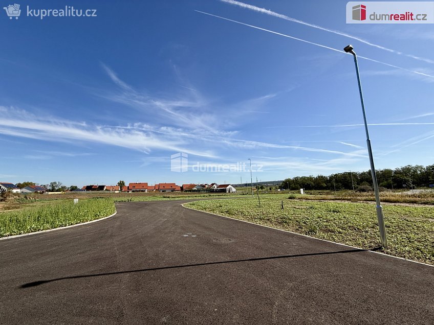 Prodej  stavebního pozemku 724 m^2 Veltrusy, Veltrusy 