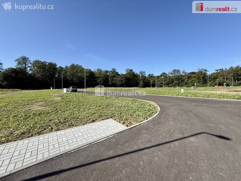 Prodej  stavebního pozemku 724 m^2 Veltrusy, Veltrusy 