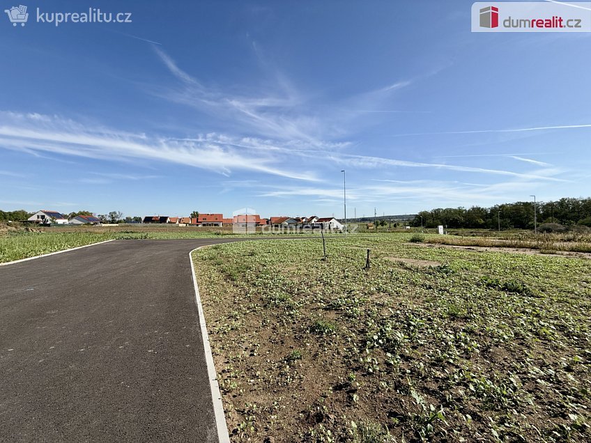 Prodej  stavebního pozemku 724 m^2 Veltrusy, Veltrusy 