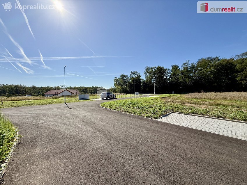 Prodej  stavebního pozemku 724 m^2 Veltrusy, Veltrusy 