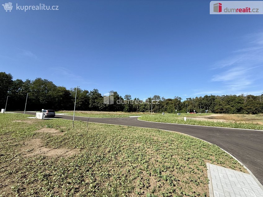 Prodej  stavebního pozemku 724 m^2 Veltrusy, Veltrusy 