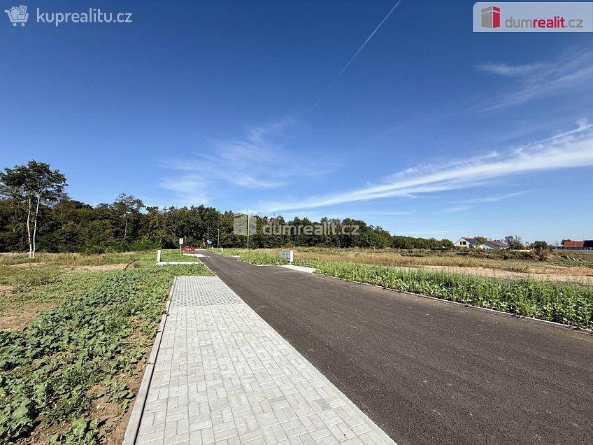 Prodej  stavebního pozemku 724 m^2 Veltrusy, Veltrusy 