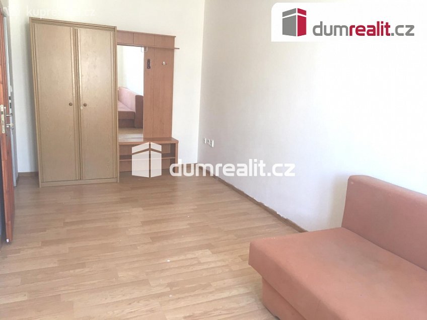 Pronájem bytu 3+kk 55 m^2 Zenklova, Praha 8 