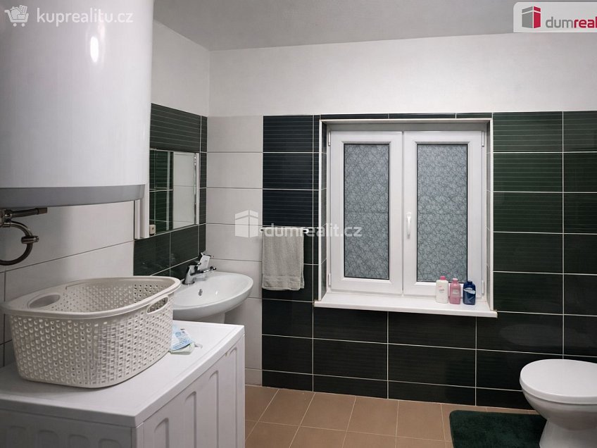 Pronájem bytu 3+kk 55 m^2 Zenklova, Praha 8 