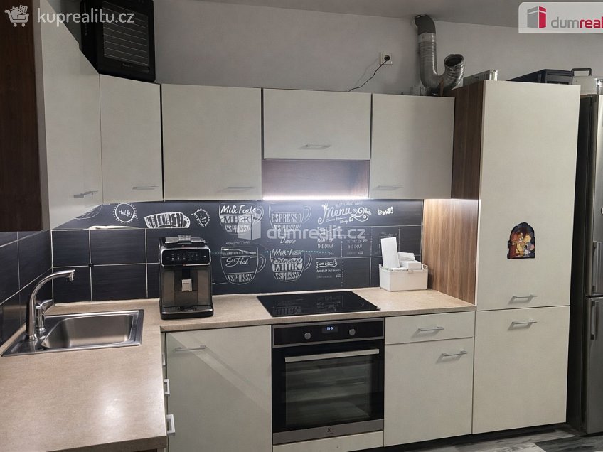 Pronájem bytu 3+kk 70 m^2 Zenklova, Praha 8 