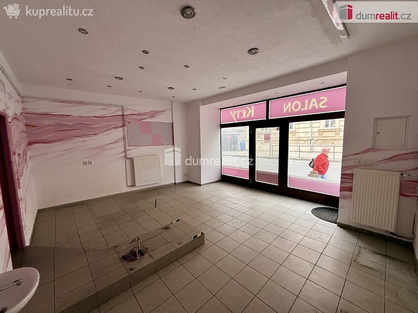 Pronájem  obchodních prostor 20 m^2 Palackého, Slaný 