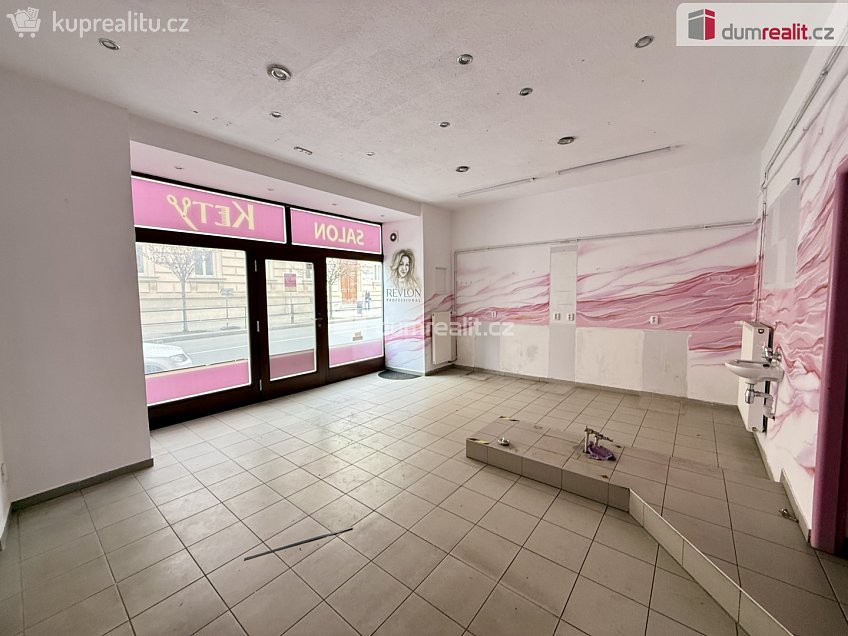 Pronájem  obchodních prostor 20 m^2 Palackého, Slaný 