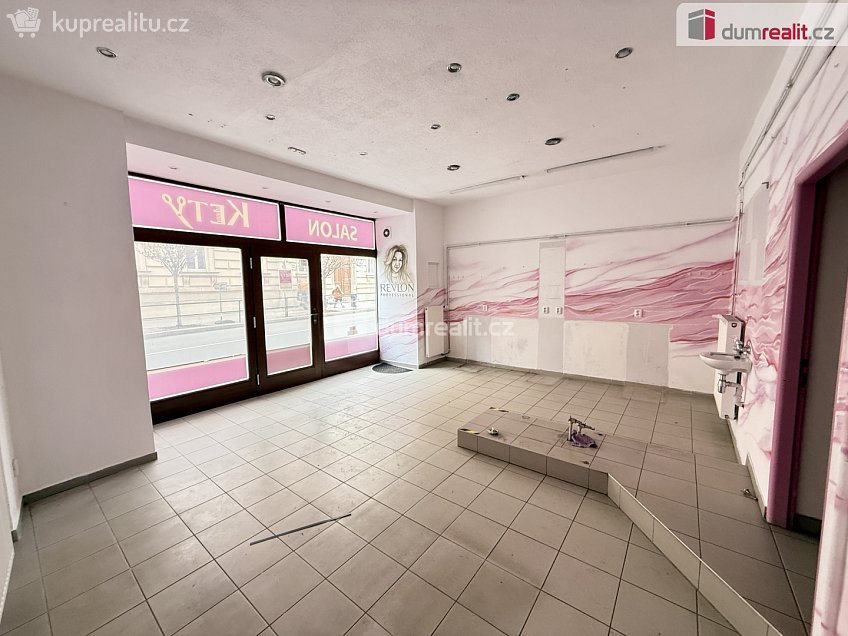 Pronájem  obchodních prostor 20 m^2 Palackého, Slaný 