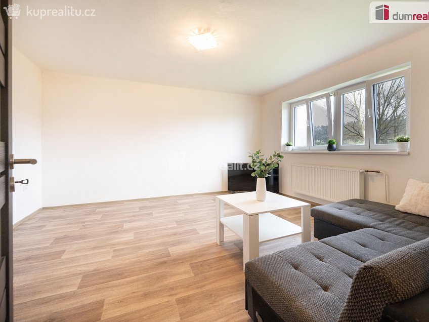 Prodej bytu 1+1 42 m^2 Osek, Osek 