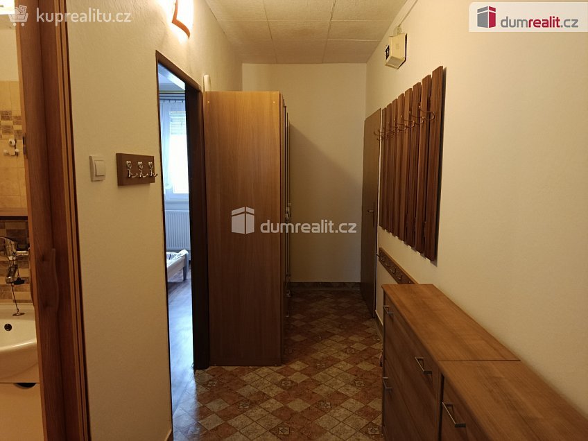 Pronájem bytu 2+kk 56 m^2 Toužimská, Praha 19 