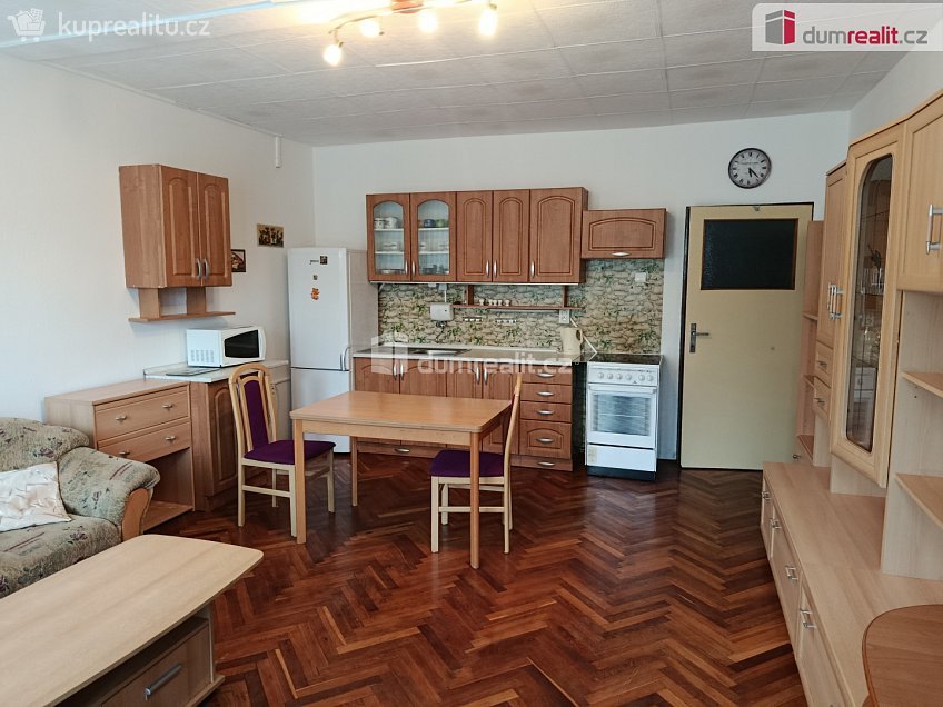 Pronájem bytu 2+kk 56 m^2 Toužimská, Praha 19 