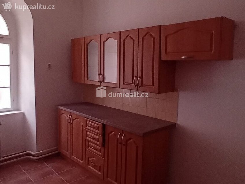 Pronájem bytu 3+1 75 m^2 Dlouhá, Cheb 