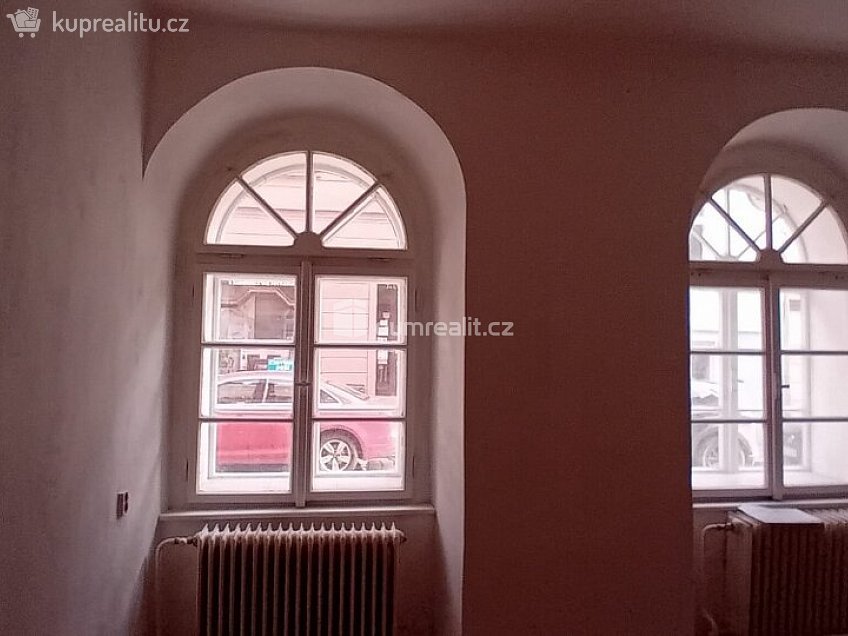 Pronájem bytu 3+1 75 m^2 Dlouhá, Cheb 