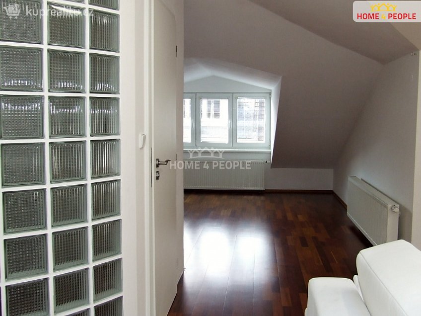 Pronájem bytu 2+kk 50 m^2 Churého, Brno 