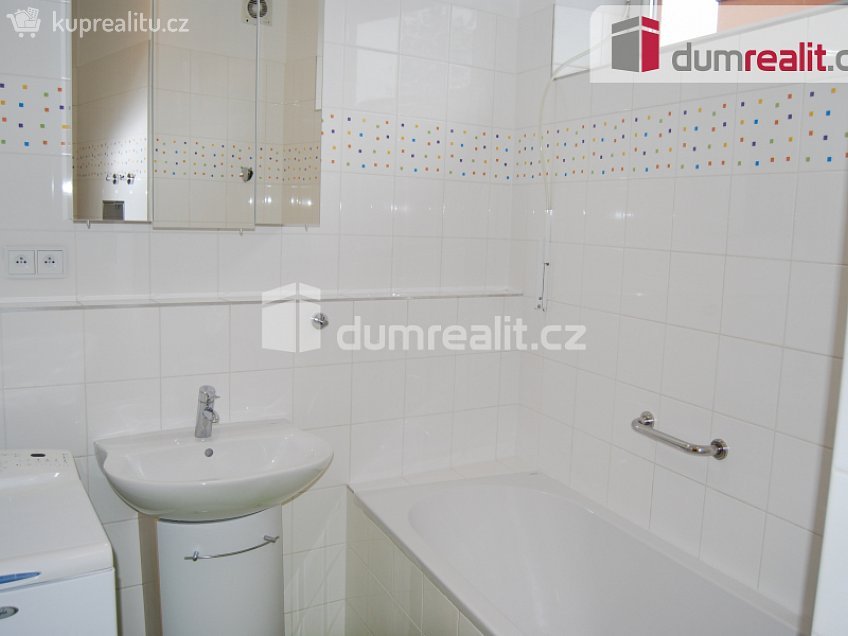 Pronájem bytu 2+kk 63 m^2 Nad Krocínkou, Praha 9 