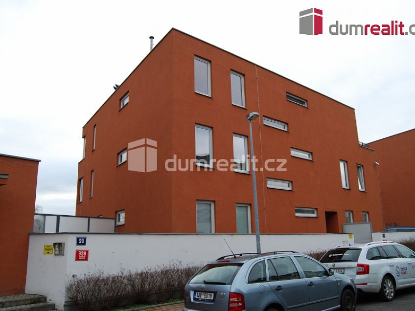 Pronájem bytu 2+kk 63 m^2 Nad Krocínkou, Praha 9 