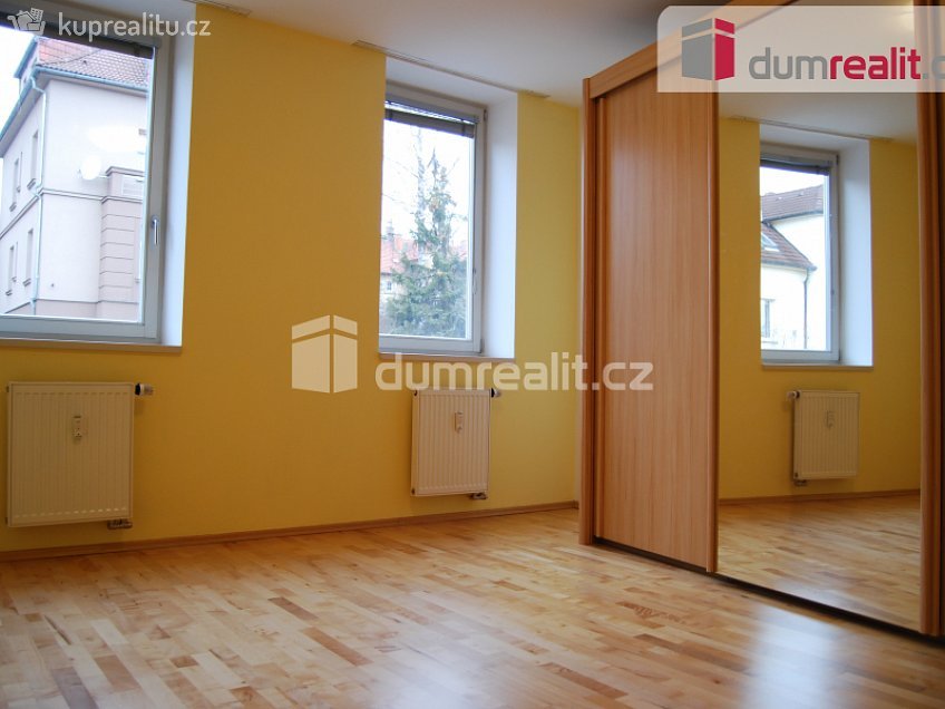 Pronájem bytu 2+kk 63 m^2 Nad Krocínkou, Praha 9 