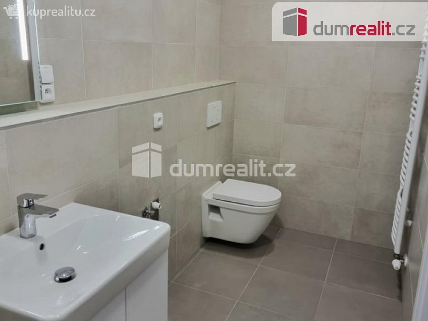 Pronájem bytu 2+kk 58 m^2 Kačírkova, Opava 