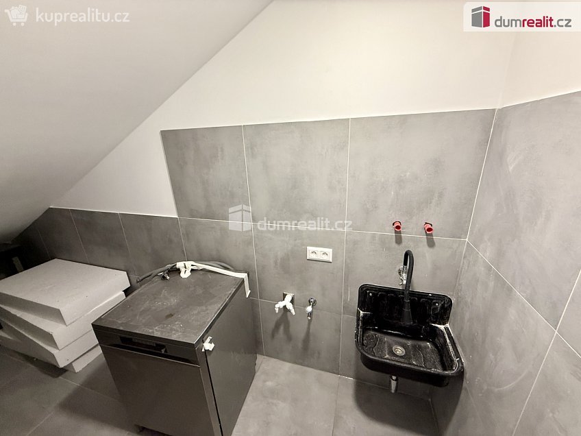 Pronájem  rodinného domu 99 m^2 Dvořákova, Velké Přílepy 