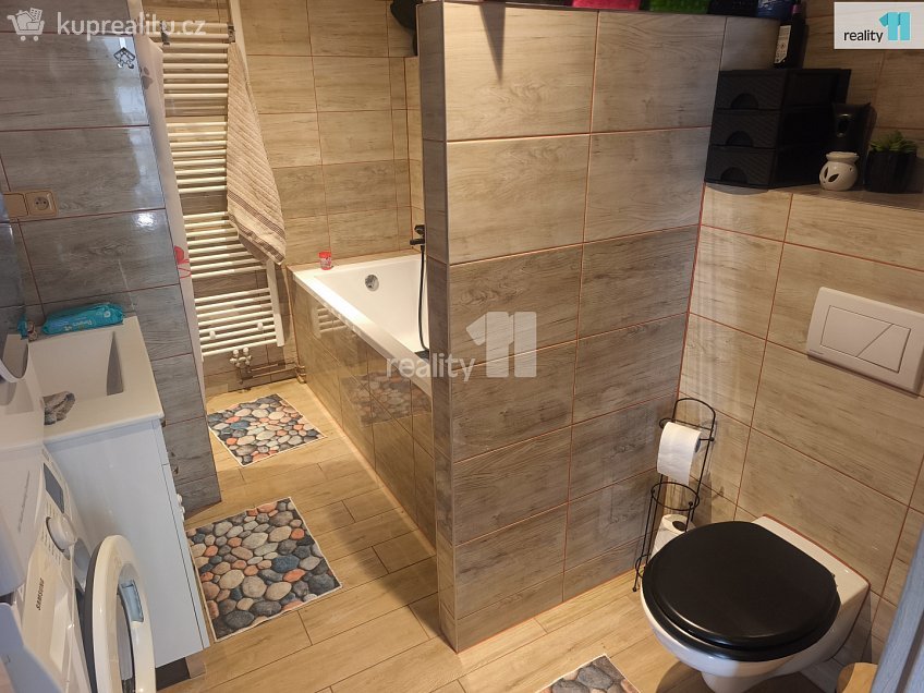 Prodej  rodinného domu 577 m^2 Lipová, Stěžery 