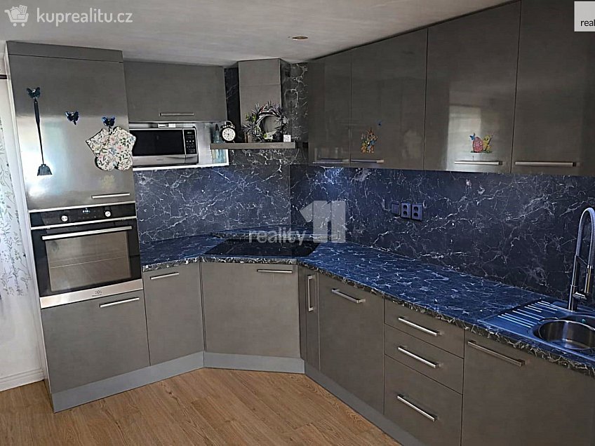 Prodej  rodinného domu 577 m^2 Lipová, Stěžery 