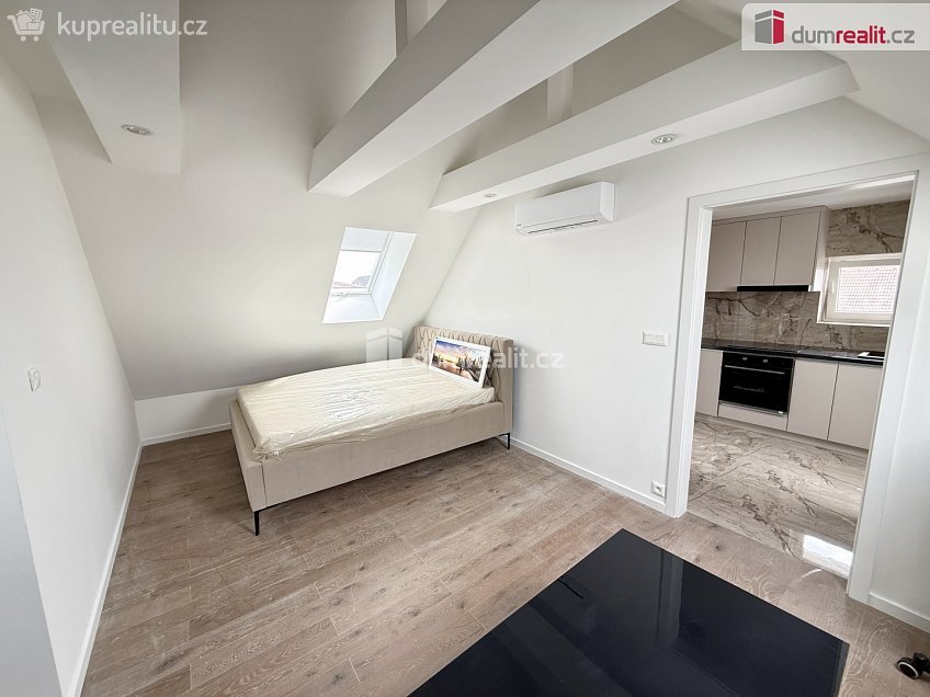 Pronájem bytu 2+1 52 m^2 Dvořákova, Velké Přílepy 