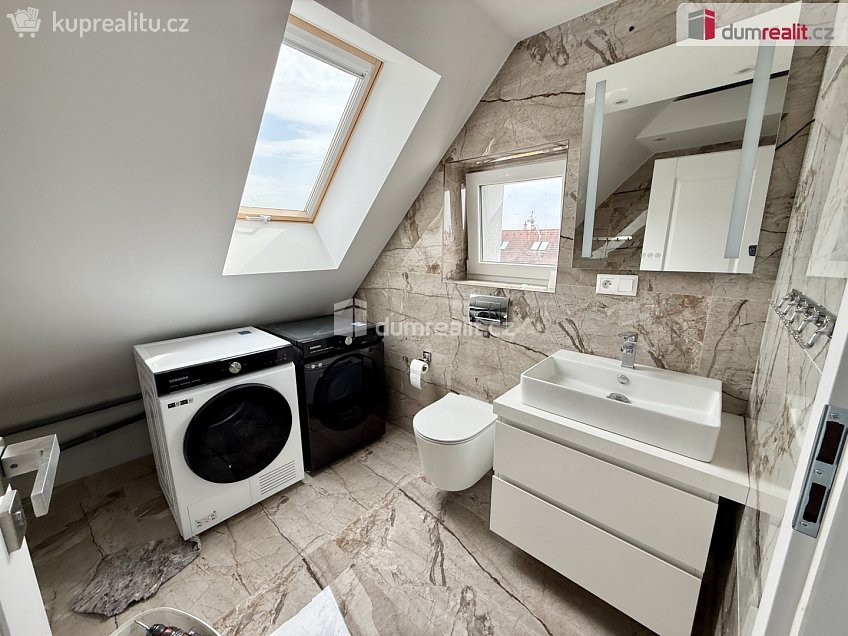 Pronájem bytu 2+1 52 m^2 Dvořákova, Velké Přílepy 