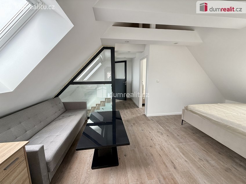 Pronájem bytu 2+1 52 m^2 Dvořákova, Velké Přílepy 