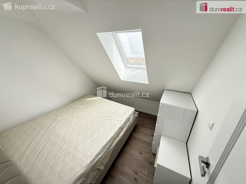 Pronájem bytu 2+1 52 m^2 Dvořákova, Velké Přílepy 